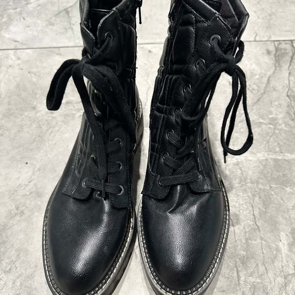 Black Quilted Lace-Up Boots Nordstrom Rack Brand Size 9.5 - Picture 3 of 6